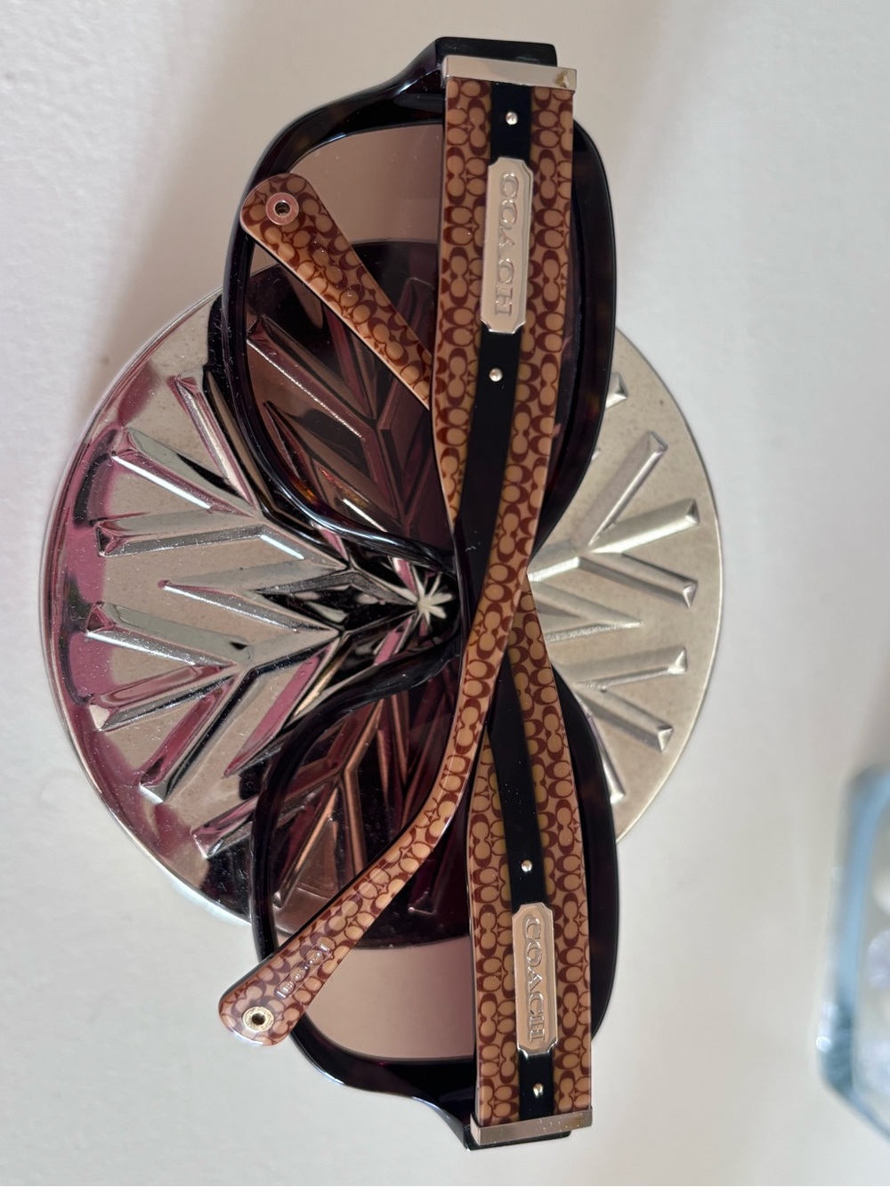 Coach Joëlle tortoise sunglasses - Picture 10 of 11
